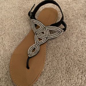 Pack of 2 pairs of super cute sandals!